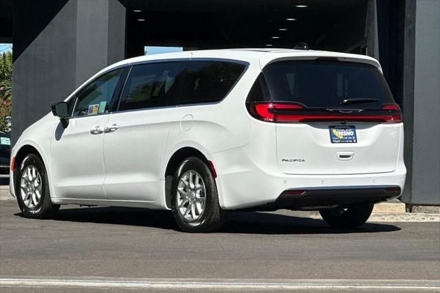 2027 Chrysler Pacifica Pacifica Select