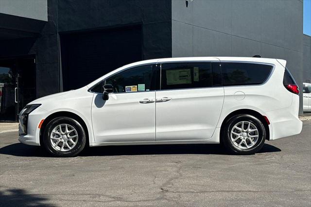 2027 Chrysler Pacifica Pacifica Select