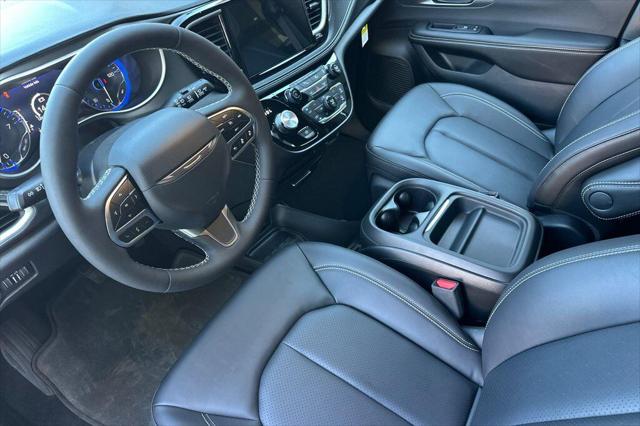 2027 Chrysler Pacifica Pacifica Select