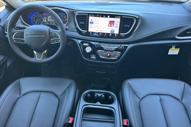2027 Chrysler Pacifica Pacifica Select