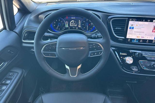 2027 Chrysler Pacifica Pacifica Select