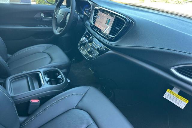 2027 Chrysler Pacifica Pacifica Select