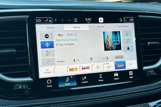 2027 Chrysler Pacifica Pacifica Select