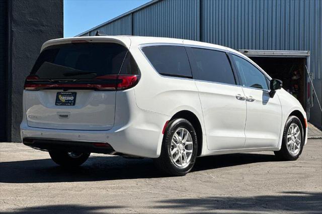 2027 Chrysler Pacifica Pacifica Select