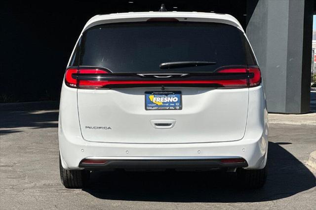 2027 Chrysler Pacifica Pacifica Select