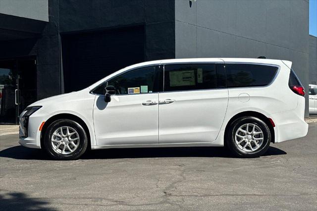 2027 Chrysler Pacifica Pacifica Select