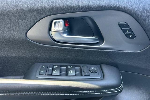 2027 Chrysler Pacifica Pacifica Select