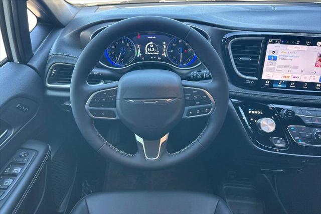 2027 Chrysler Pacifica Pacifica Select