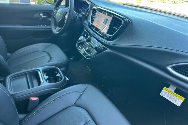 2027 Chrysler Pacifica Pacifica Select
