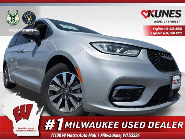 2023 Chrysler Pacifica Hybrid Touring L for sale in Milwaukee, WI