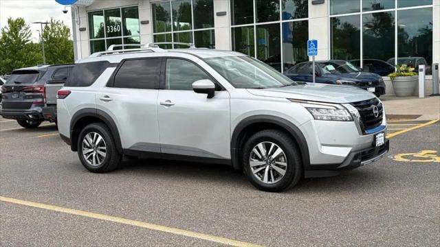 2023 Nissan Pathfinder SL 4WD for sale in Saint Paul, MN