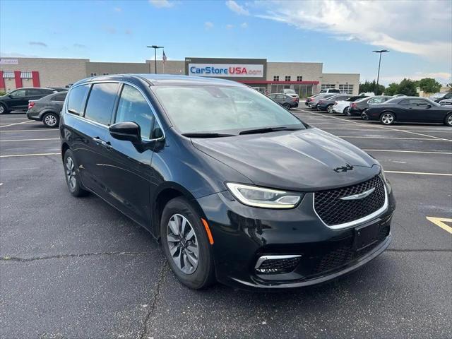 2023 Chrysler Pacifica Hybrid Touring L for sale in Wichita, KS