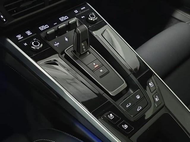 2025 Porsche 911 Carrera 4 GTS