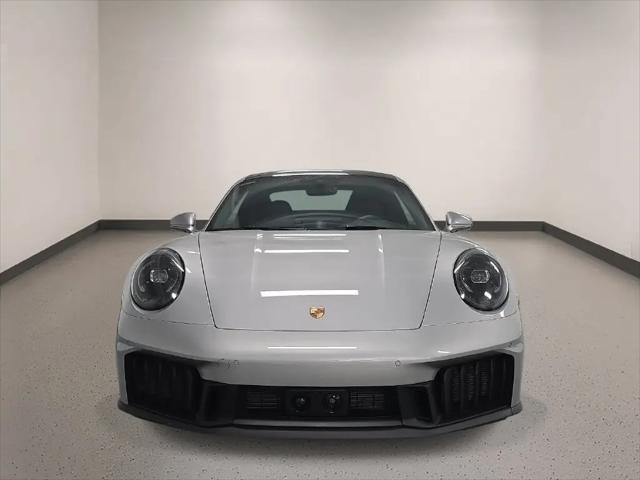 2025 Porsche 911 Carrera 4 GTS