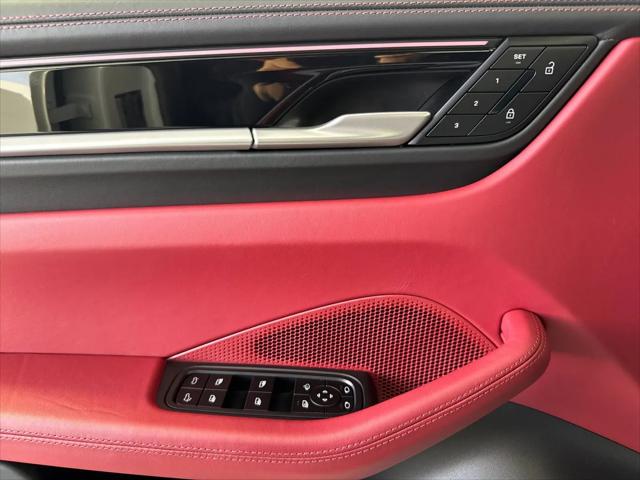 2025 Porsche Macan Electric 4
