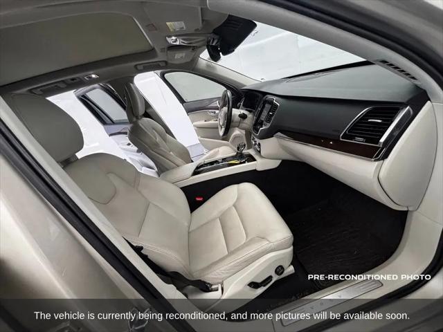 2016 Volvo XC90 T6 Momentum