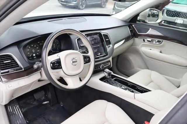 2016 Volvo XC90 T6 Momentum