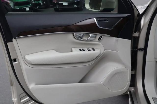 2016 Volvo XC90 T6 Momentum