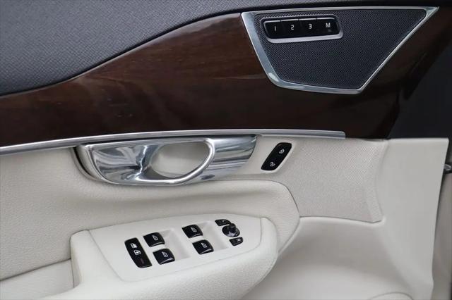 2016 Volvo XC90 T6 Momentum