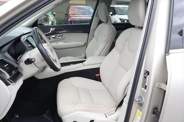2016 Volvo XC90 T6 Momentum