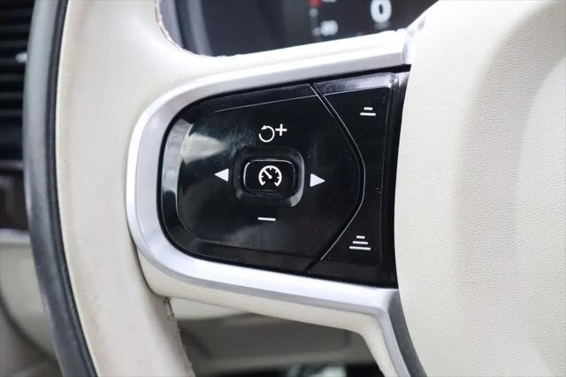 2016 Volvo XC90 T6 Momentum