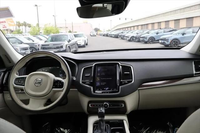 2016 Volvo XC90 T6 Momentum