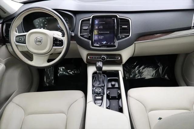2016 Volvo XC90 T6 Momentum
