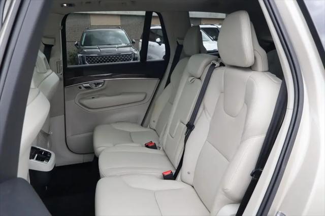 2016 Volvo XC90 T6 Momentum