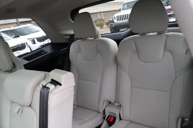2016 Volvo XC90 T6 Momentum
