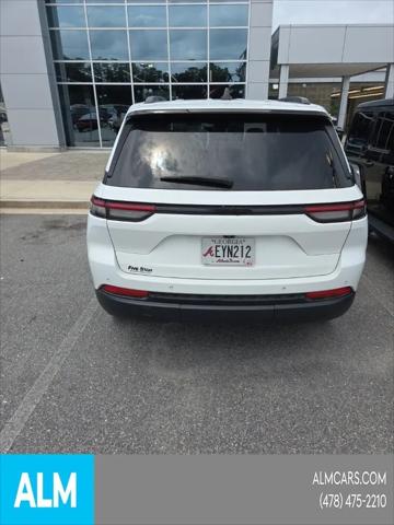 2023 Jeep Grand Cherokee Altitude 4x2