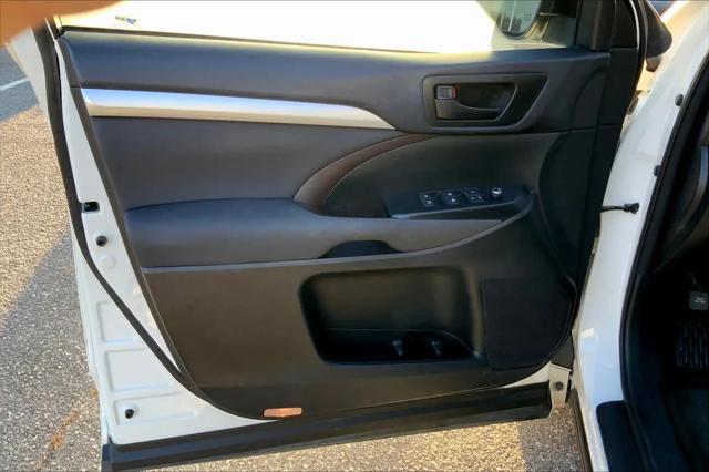 2017 Toyota Highlander LE