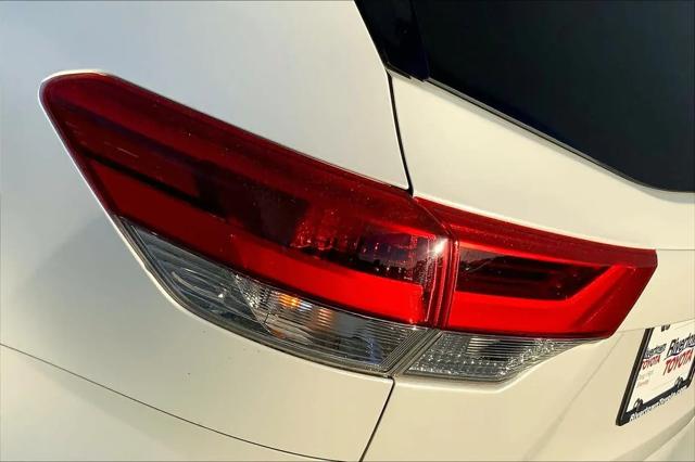 2017 Toyota Highlander LE