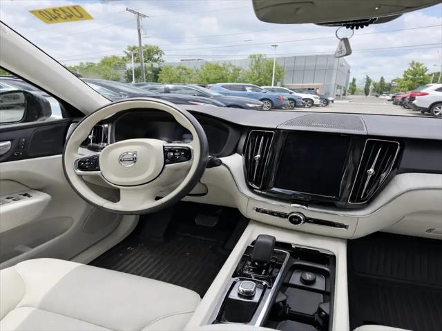 2024 Volvo XC60 Recharge T8 Plus Dark Theme