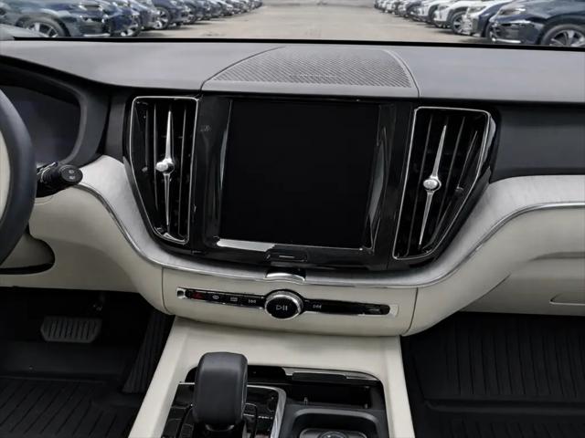 2024 Volvo XC60 Recharge T8 Plus Dark Theme