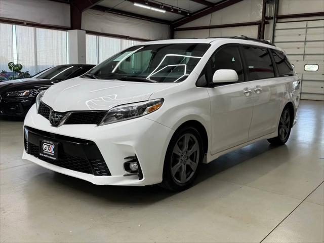 2019 Toyota Sienna SE 8 Passenger