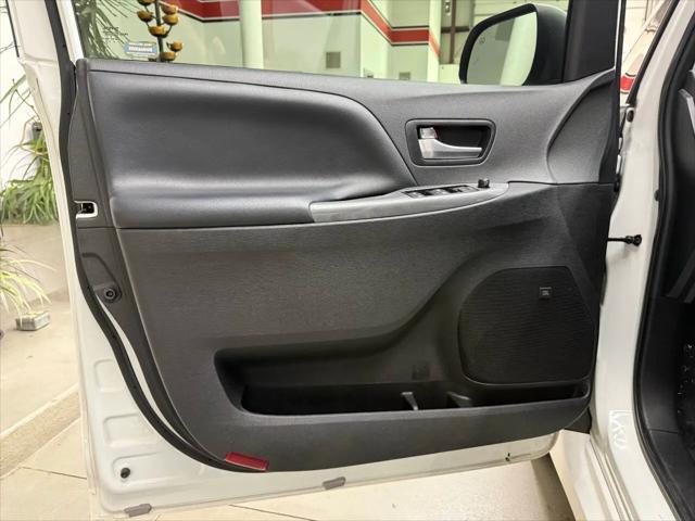 2019 Toyota Sienna SE 8 Passenger