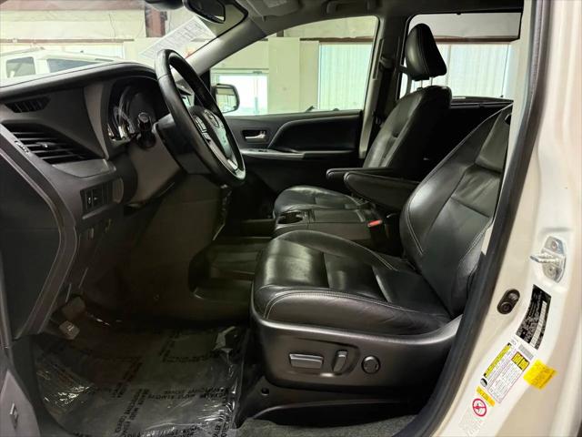 2019 Toyota Sienna SE 8 Passenger