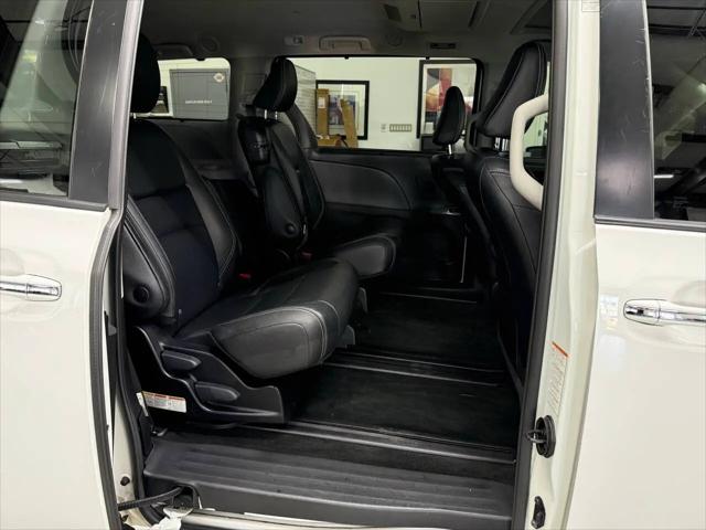 2019 Toyota Sienna SE 8 Passenger