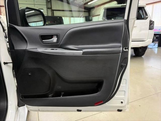 2019 Toyota Sienna SE 8 Passenger