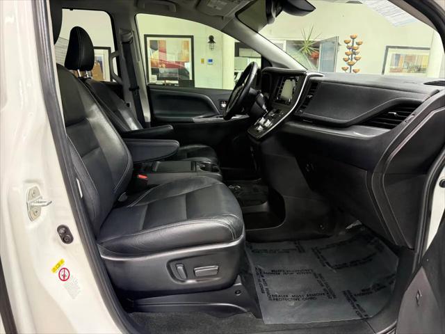 2019 Toyota Sienna SE 8 Passenger
