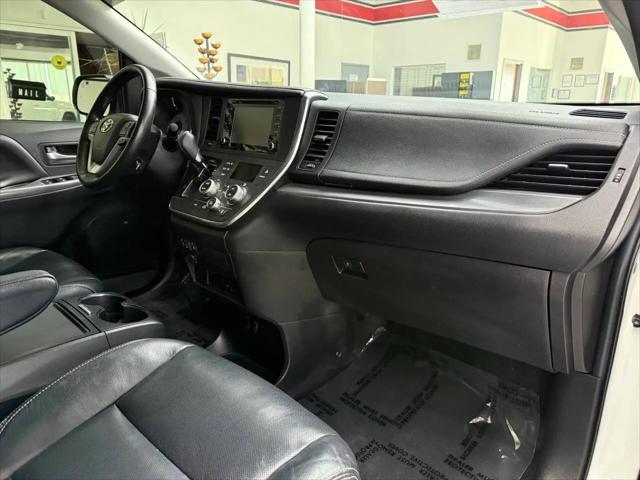 2019 Toyota Sienna SE 8 Passenger