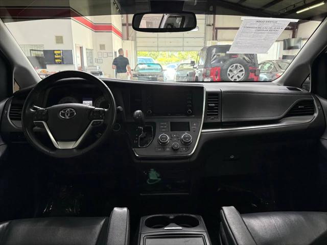 2019 Toyota Sienna SE 8 Passenger
