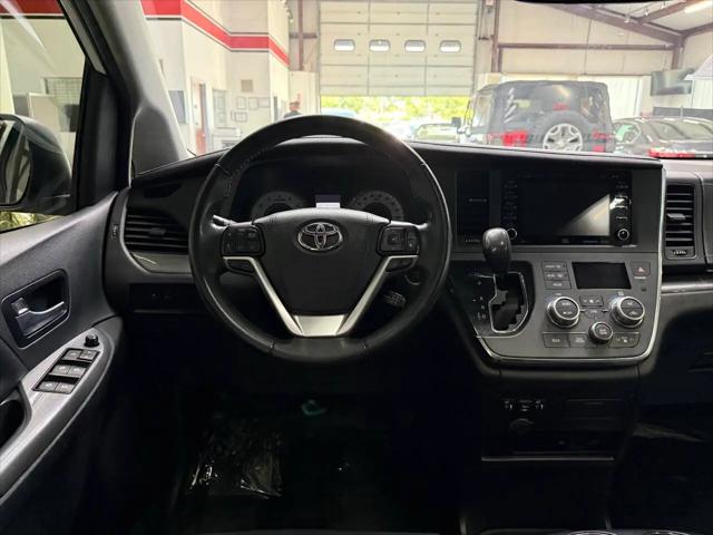 2019 Toyota Sienna SE 8 Passenger