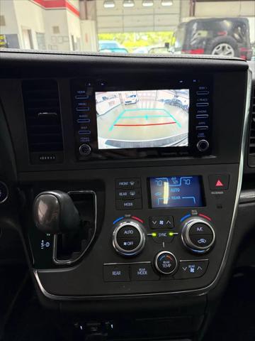 2019 Toyota Sienna SE 8 Passenger