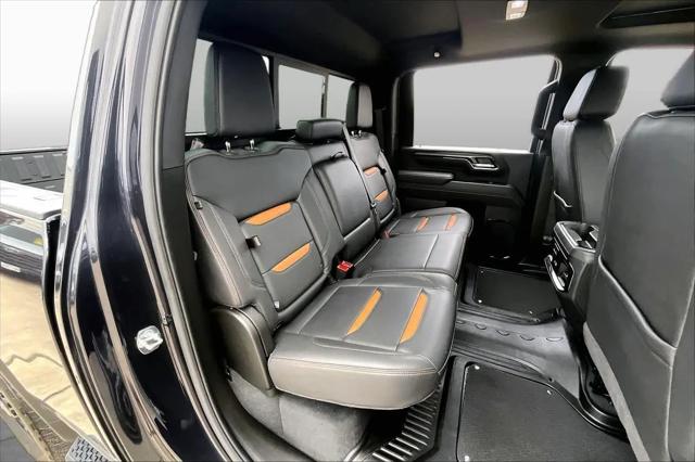 2025 GMC Sierra 2500HD 4WD Crew Cab Standard Bed AT4
