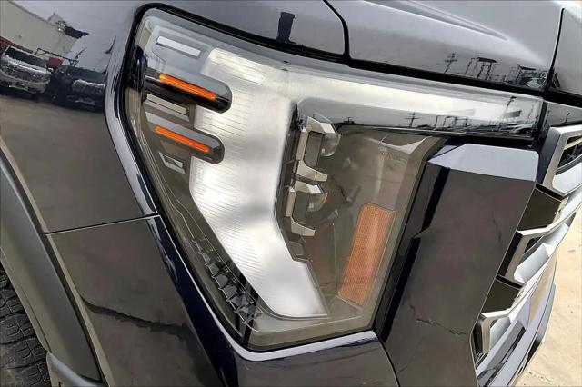 2025 GMC Sierra 2500HD 4WD Crew Cab Standard Bed AT4