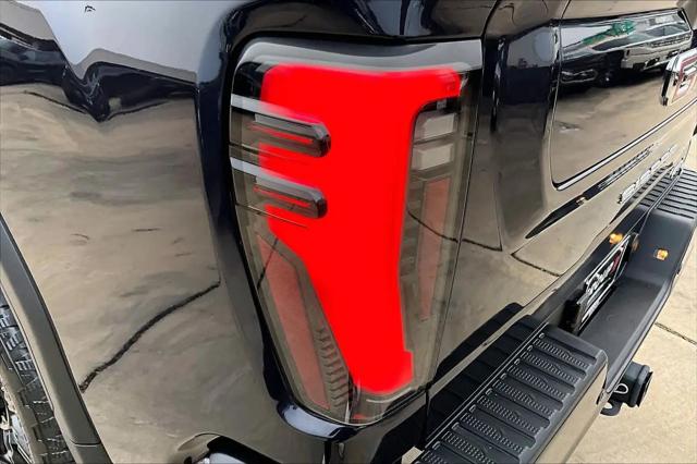 2025 GMC Sierra 2500HD 4WD Crew Cab Standard Bed AT4
