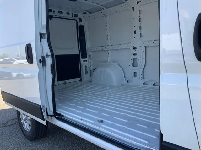 2026 Ram ProMaster Cargo Van SLT Low Roof 136" WB