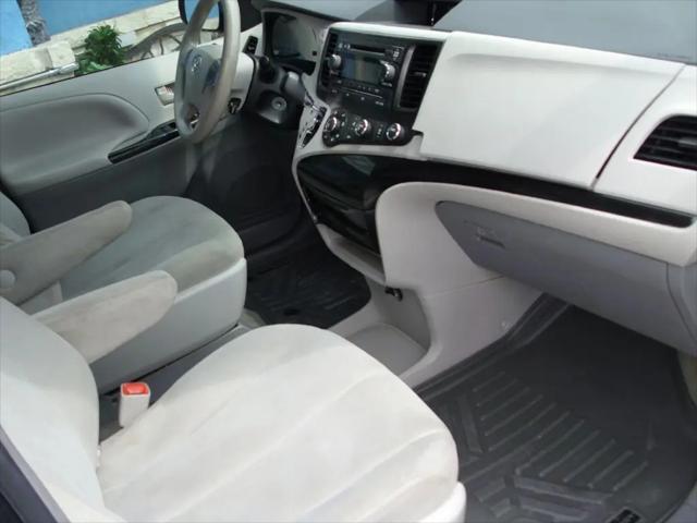 2013 Toyota Sienna L V6 7 Passenger