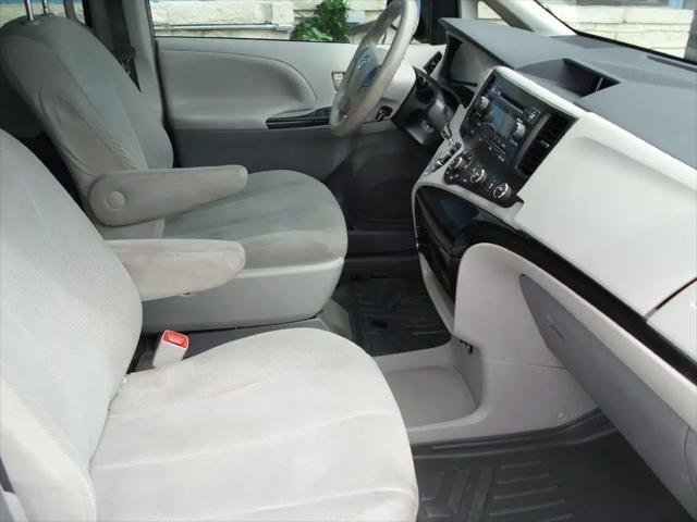 2013 Toyota Sienna L V6 7 Passenger